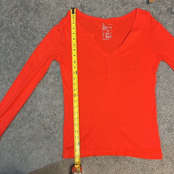 GAP v-neck Henley - Picture 5 of 5